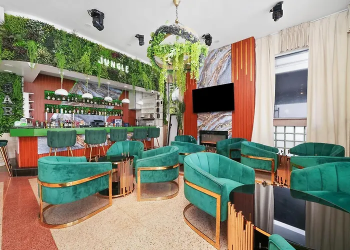 Chesterfield Hotel & Suites