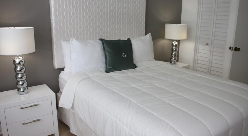 Oceanfront Contemporary 4*