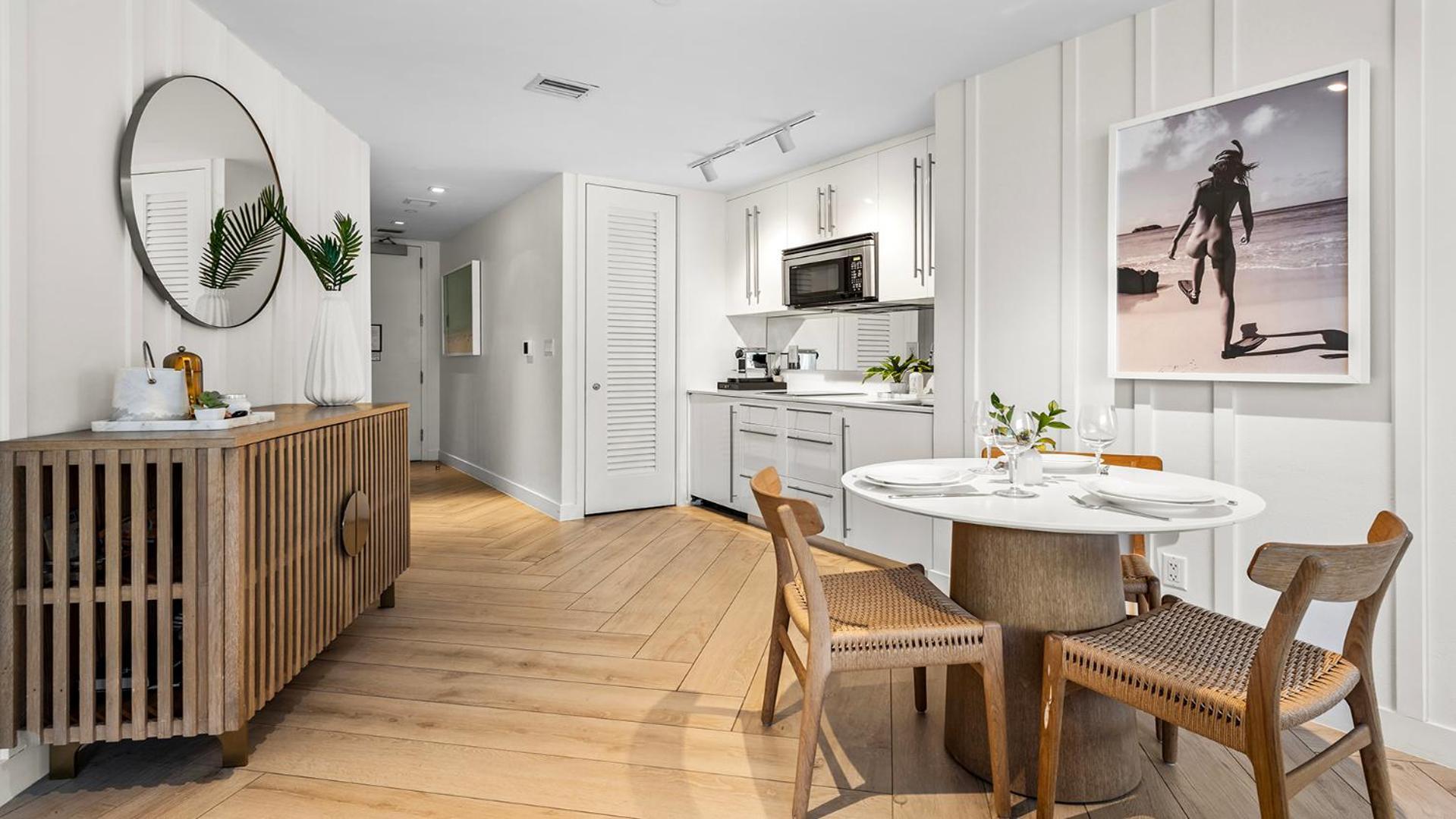 Private At W South - 711 Apartment