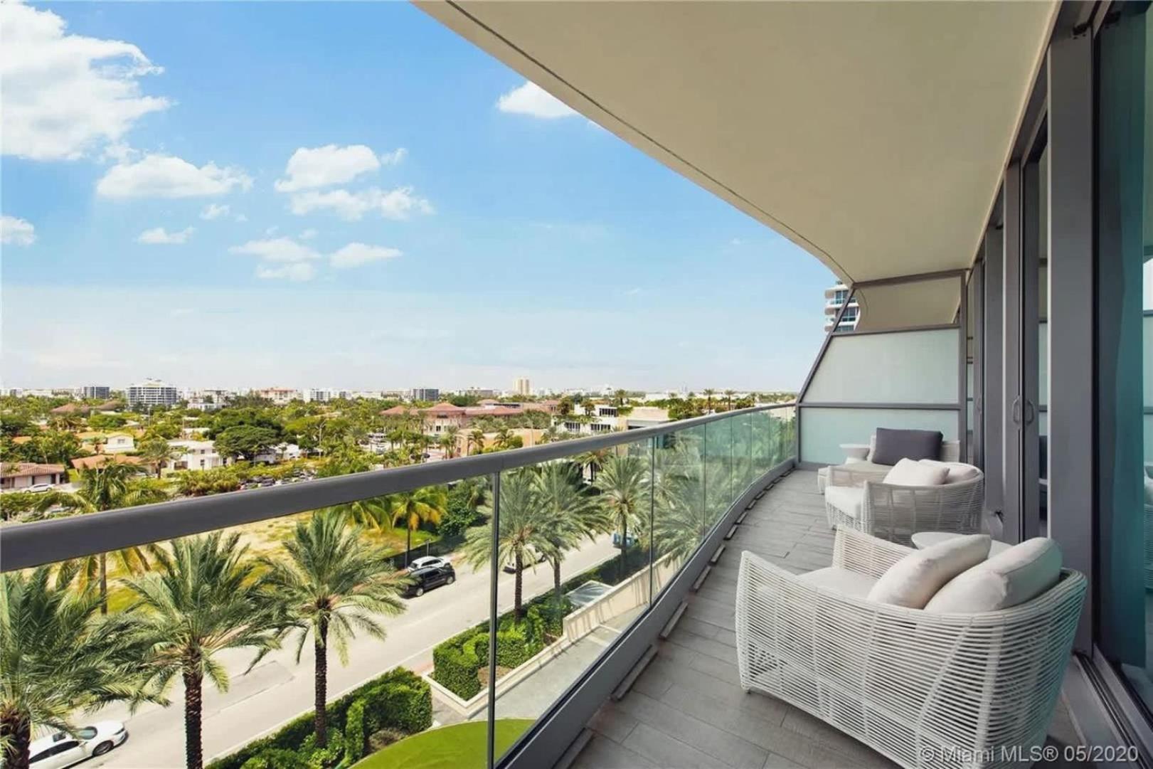 Apartment Elegant 4-bdr Oceanfront With Skyline Views *