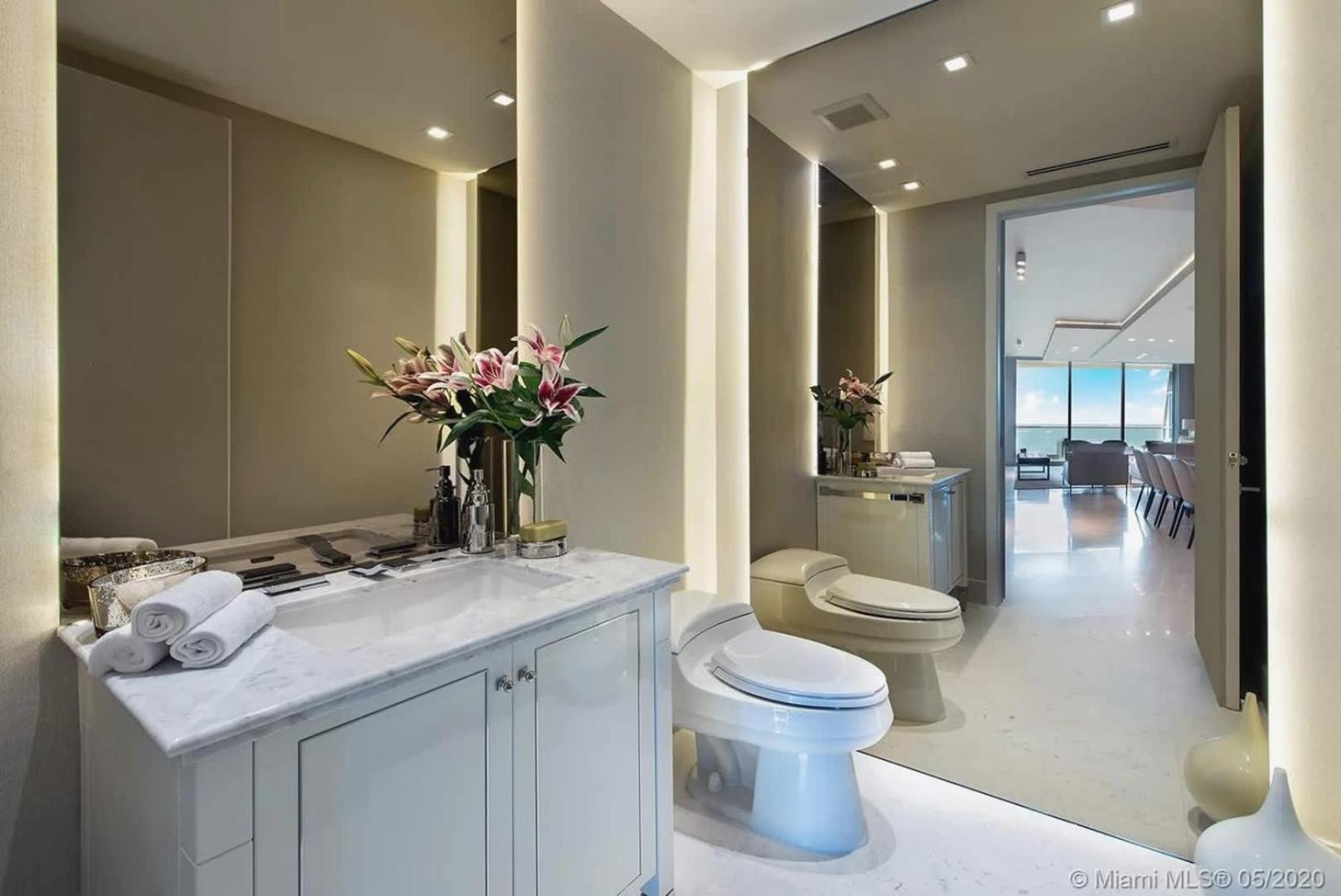 Elegant 4-bdr Oceanfront With Skyline Views Apartment Miami Beach