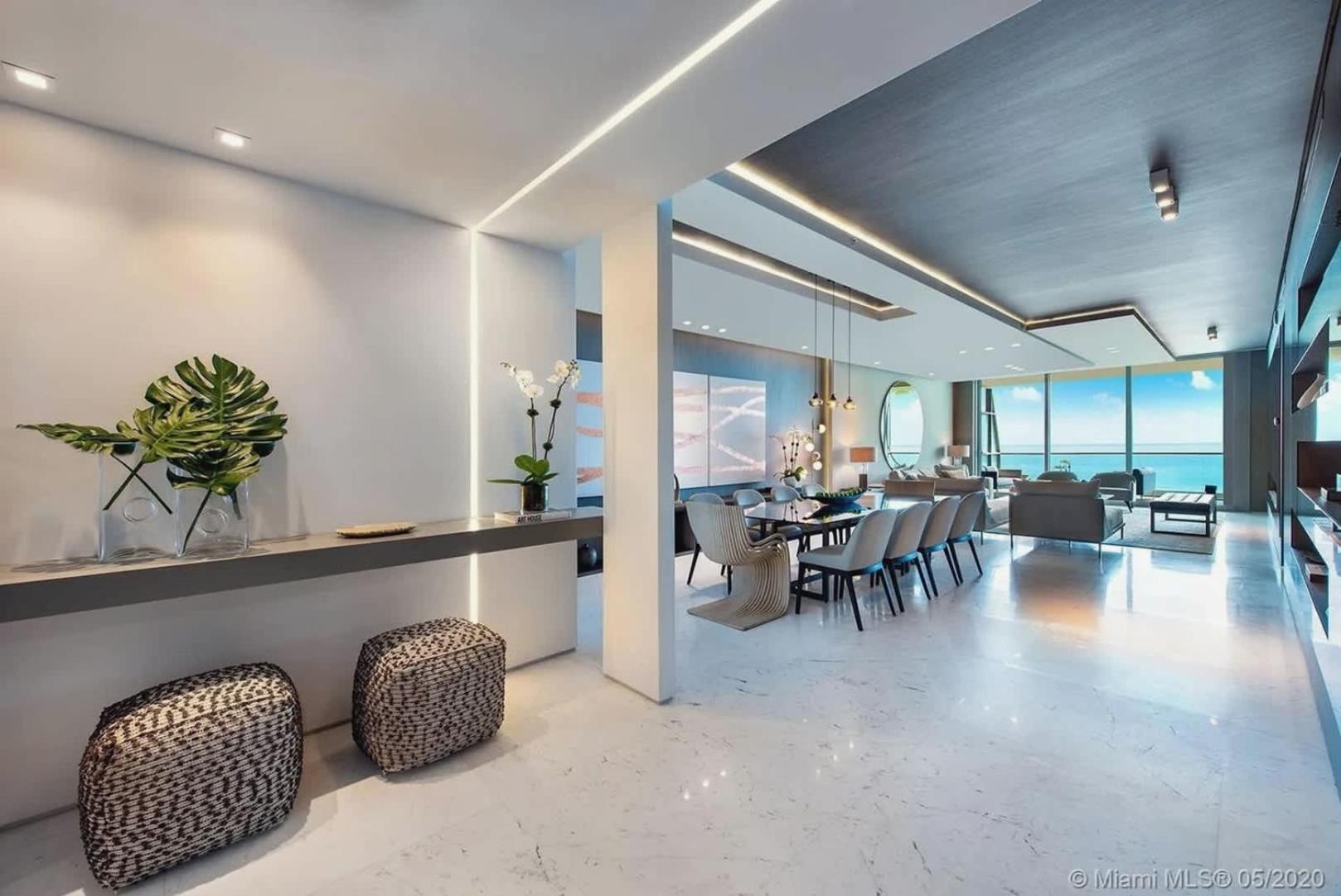 Elegant 4-bdr Oceanfront With Skyline Views *