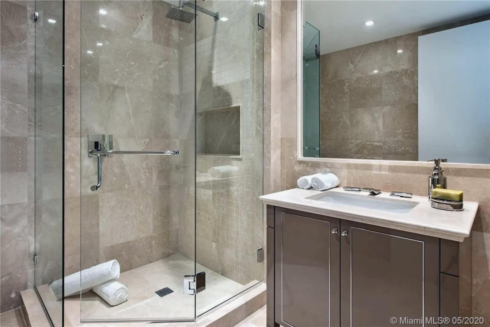 Elegant 4-bdr Oceanfront With Skyline Views Apartment Miami Beach