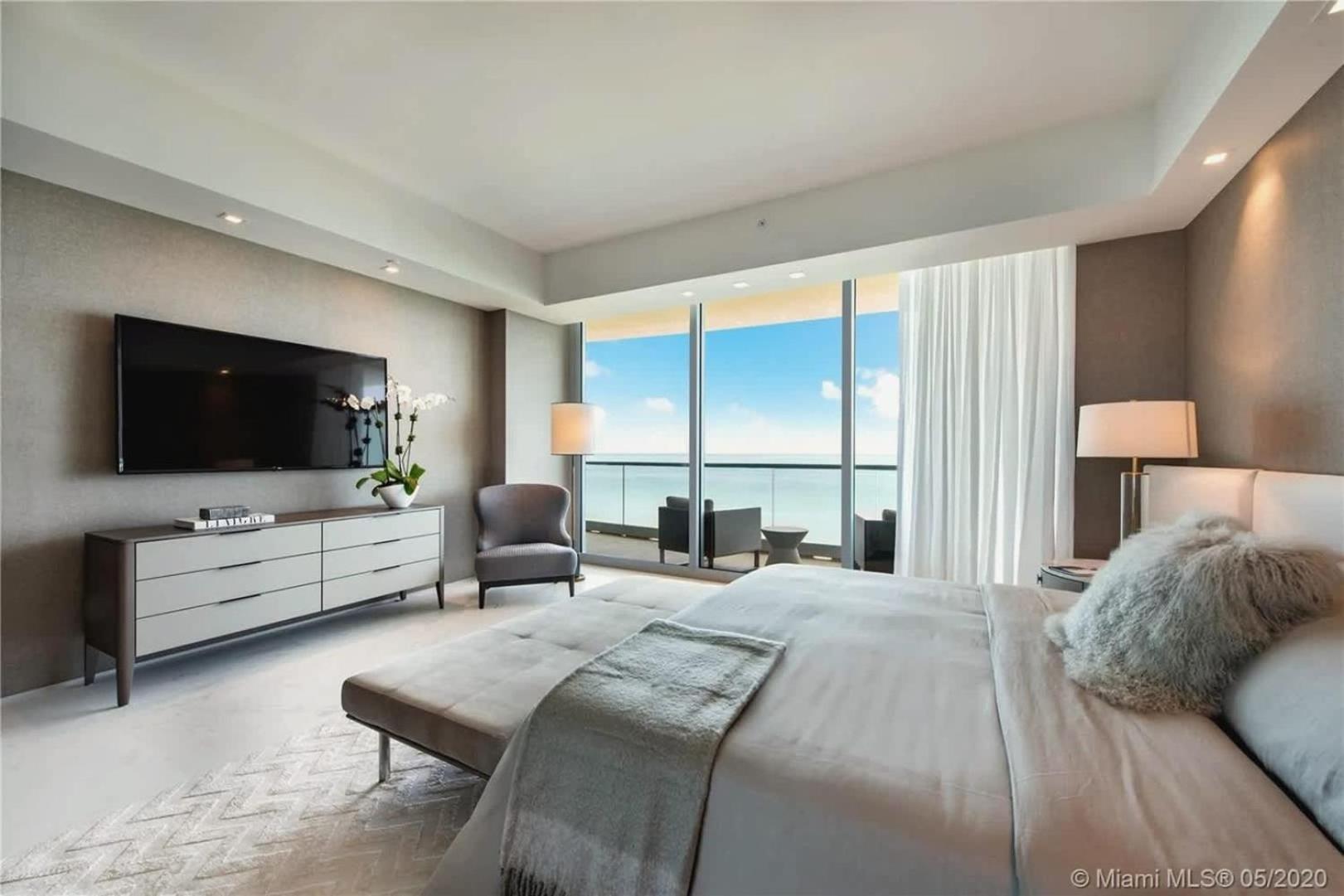 Apartment Elegant 4-bdr Oceanfront With Skyline Views