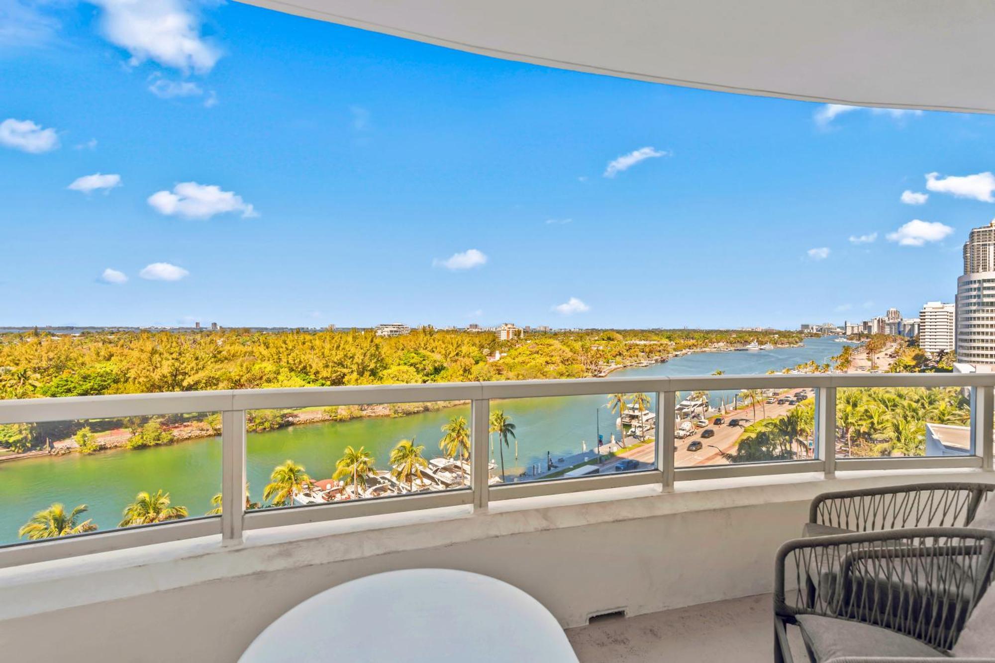 Luxury At Tresor Miami Apartment