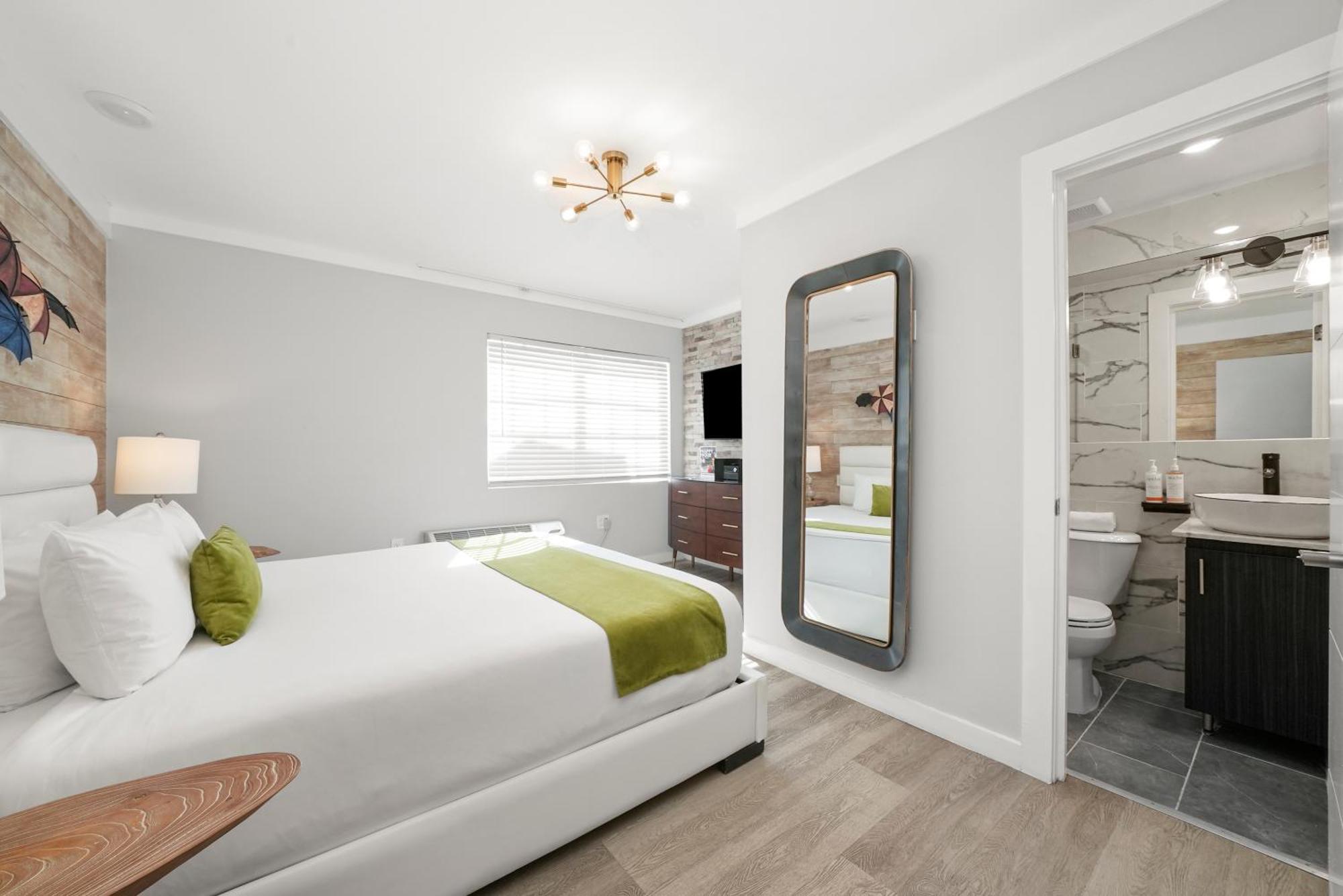 Chesterfield & Hotel