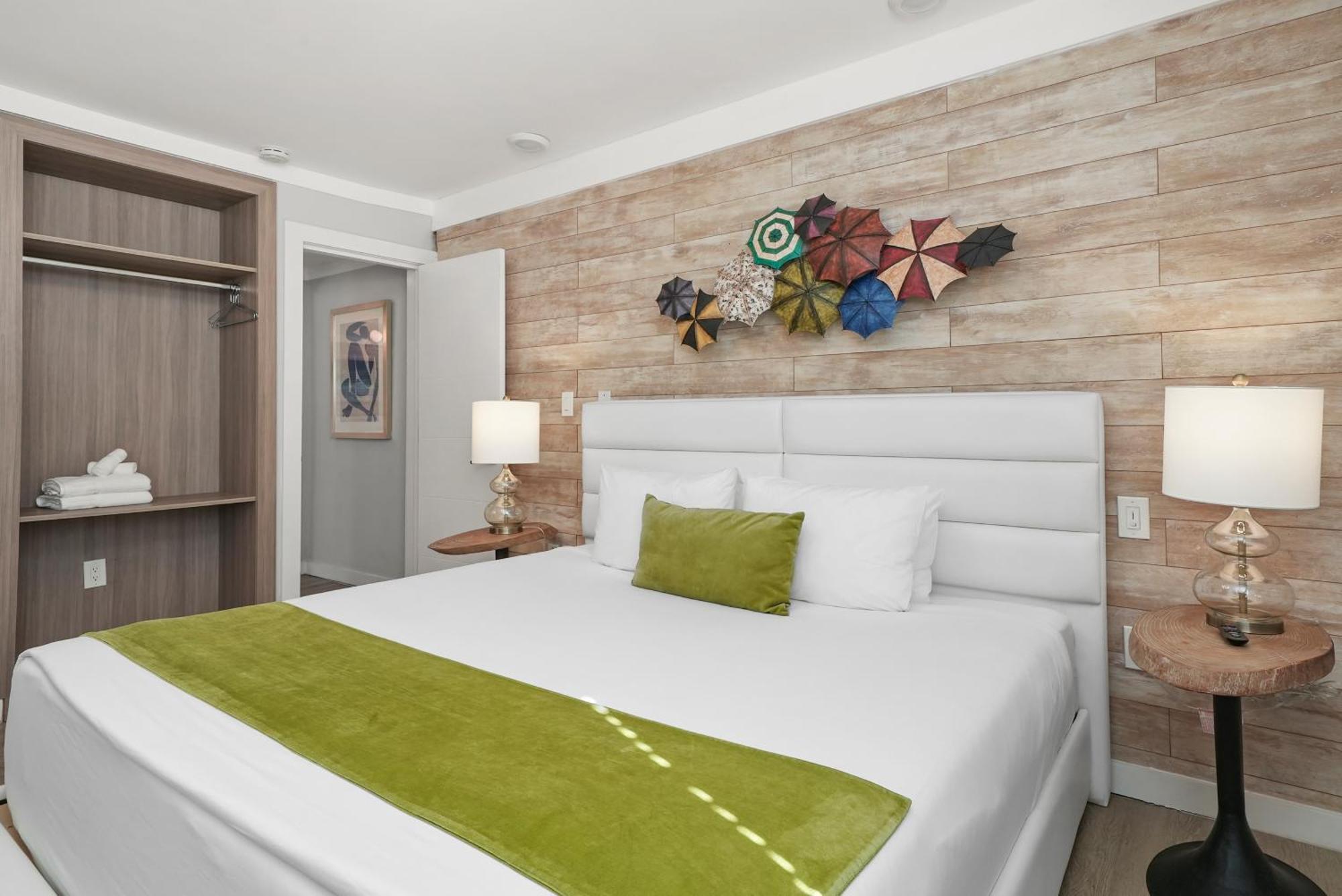Chesterfield & Hotel