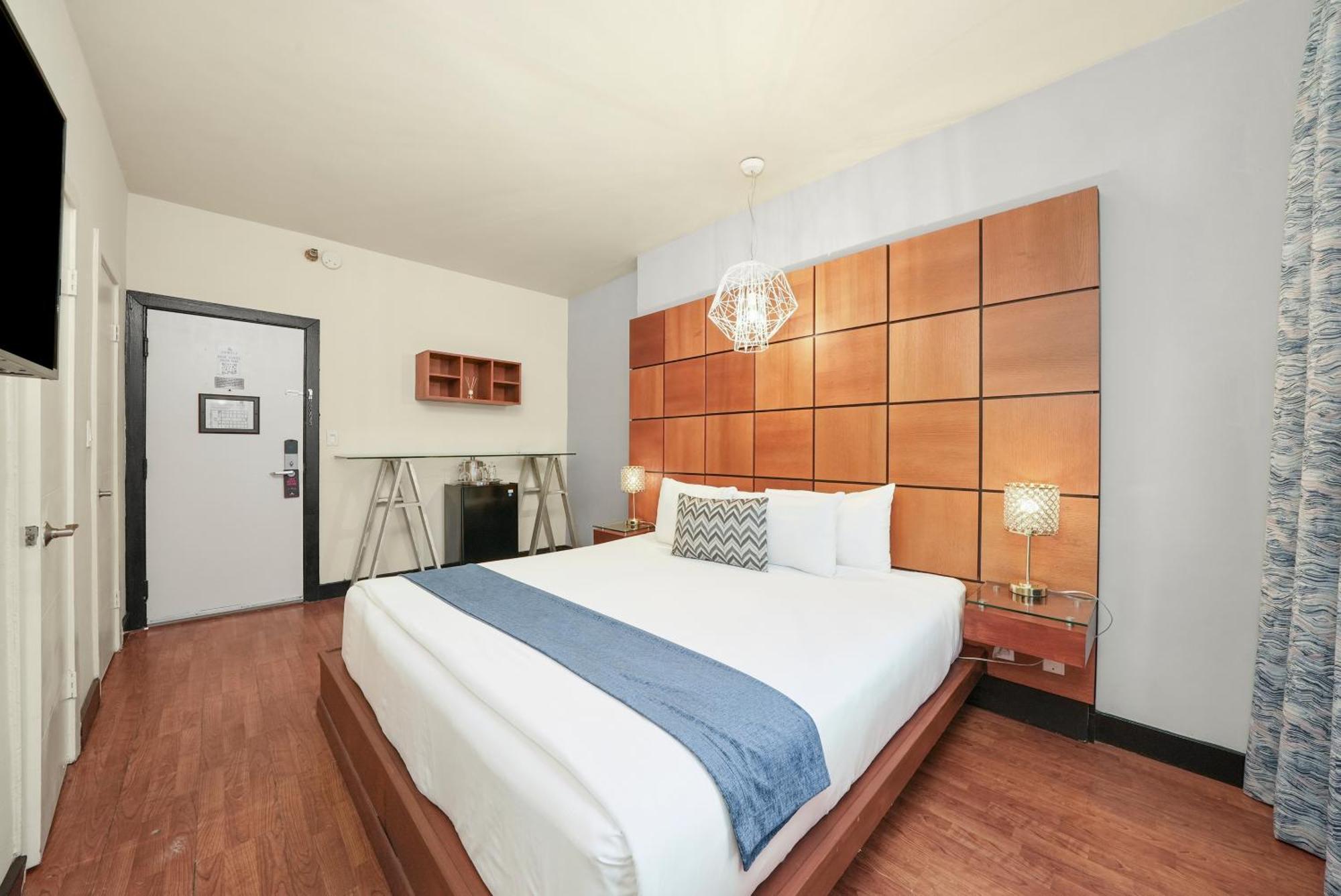 Chesterfield & 3* Miami Beach