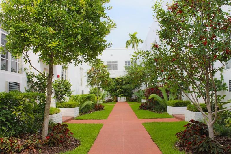 Tradewinds Miami Hotel