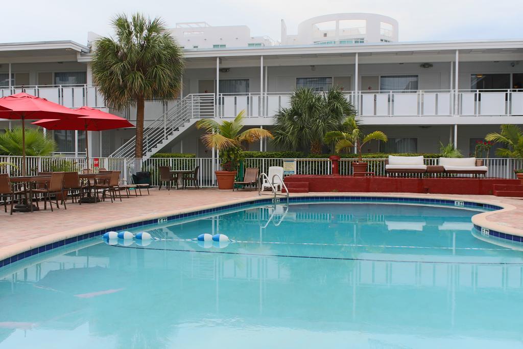 Hotel Collins