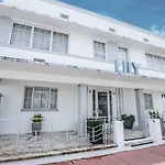 Chesterfield Hotel & Suites