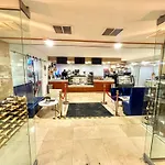 Miami Beach Oceanfront- Pool Bar & Gym & Spa