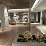 Romantic-5 Star-1Br-Oceanfront-Balcony-South-Beach