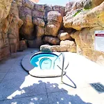 Alexander 1209 Beachfront Condo With 2 Pools , Beach Access, Sauna, Stores