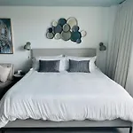 Lux Waterfront Studio South Beach