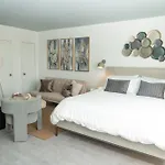 Lux Waterfront Studio South Beach