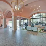 Deluxe 2 Bedroom Condo With Ocean View And Beach Amenities 1114