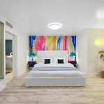 Ocean Drive Apartments With Rooftop Pool, South Beach, Miami