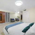 Ocean Drive Apartments With Rooftop Pool, South Beach, Miami