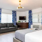 Beachside All Suites Hotel