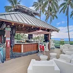Beachside Condo With Resort Amenities, Including Pools, Gym, And Bathtub 503