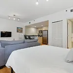 Cozy Studio Walk To Beach Convention Center