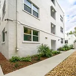 Chic Apartments At Miami Beach