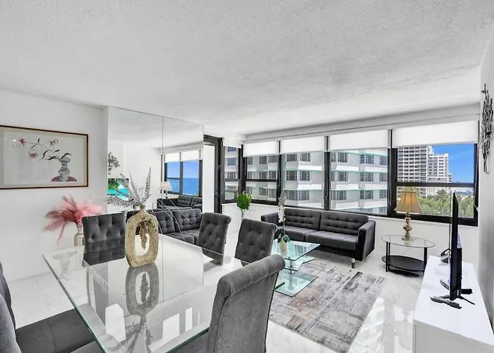 Lovely Ocean View Condo Beach Service 704