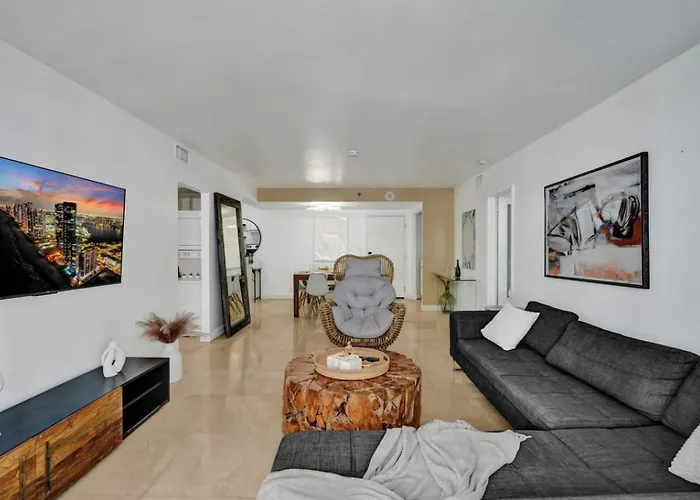 Deluxe 2 Bedroom Condo With Ocean View And Beach Amenities 1114