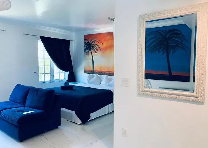 Luxury White Loft On Ocean Drive-South Beach With A View