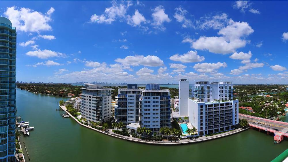 Casablanca On The Ocean West Tower Hotel Miami Beach