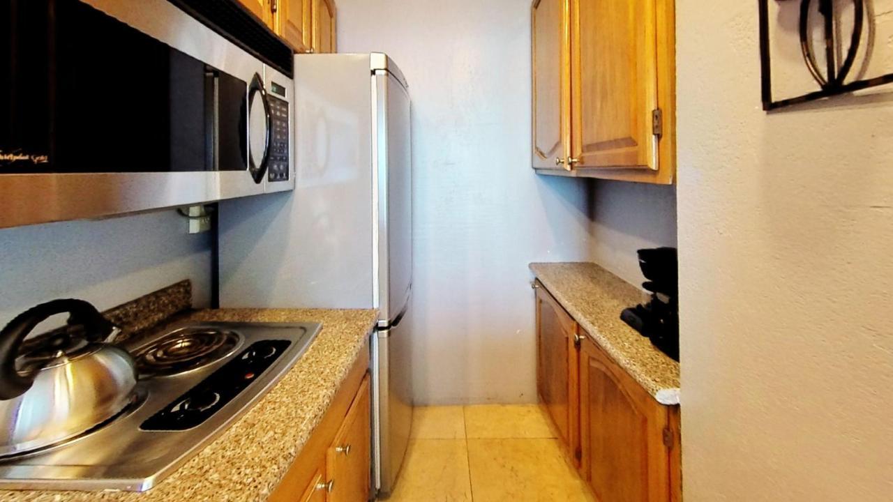 Castle 828 Oceanfront View With Balcony, Pool, Tennis, Access And Free Parking! Casa de férias Miami Beach