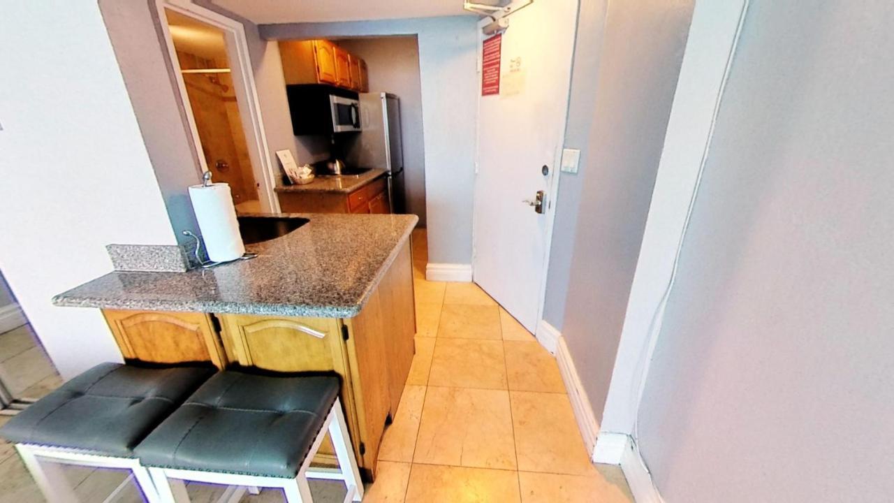 Casa de férias Castle 828 Oceanfront View With Balcony, Pool, Tennis, Access And Free Parking!
