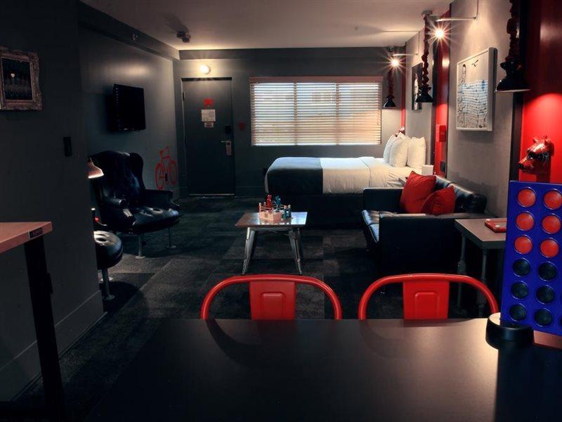 Gaythering - Gay - Adults Welcome 4*