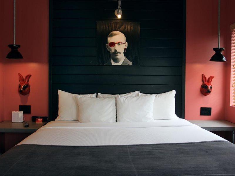 Gaythering - Gay - Adults Welcome 4*