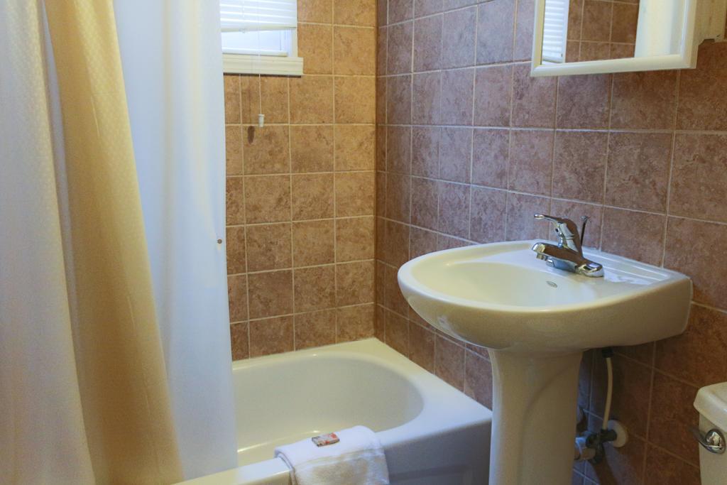 Lombardy Hotel 2*