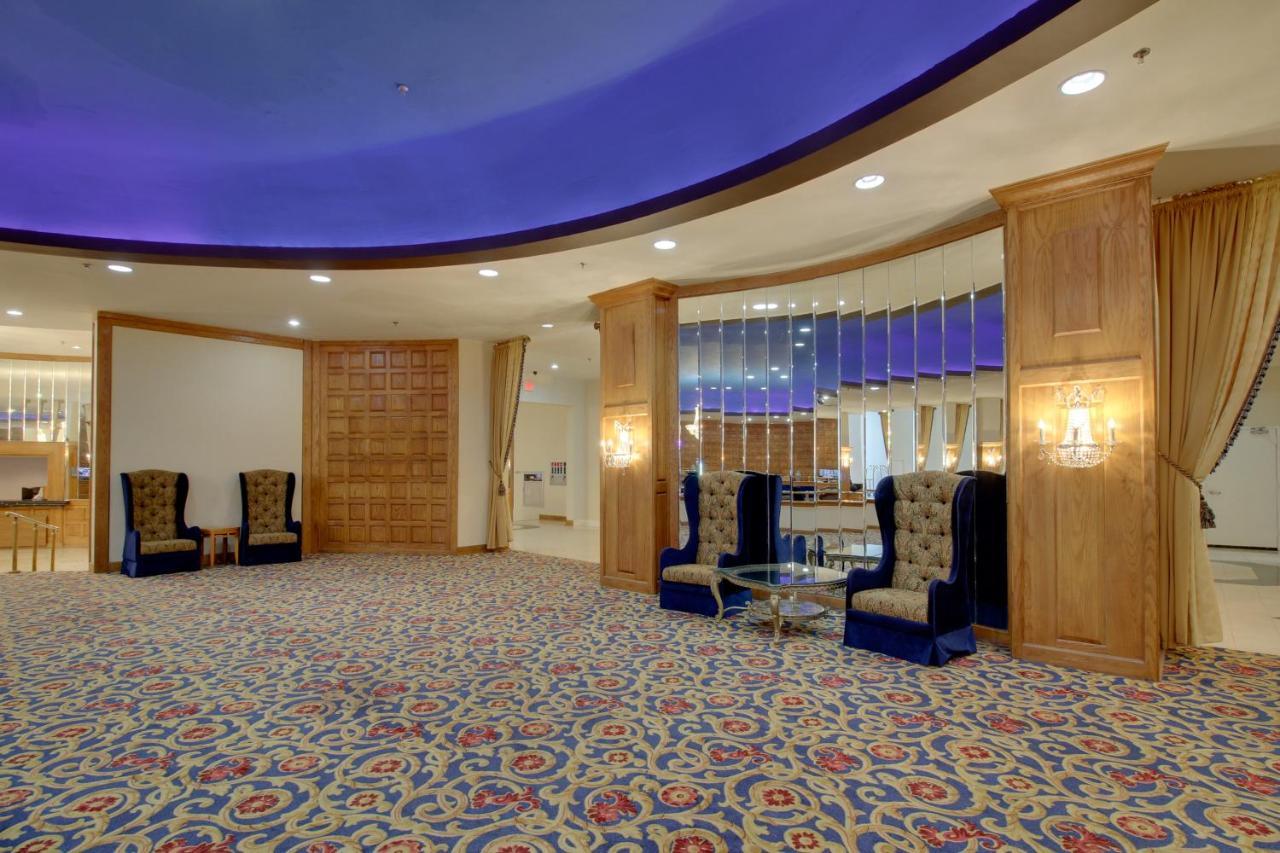 Castle Beach: Serenity Hotel