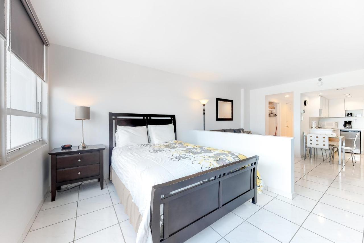 Castle Beach: Serenity Hotel