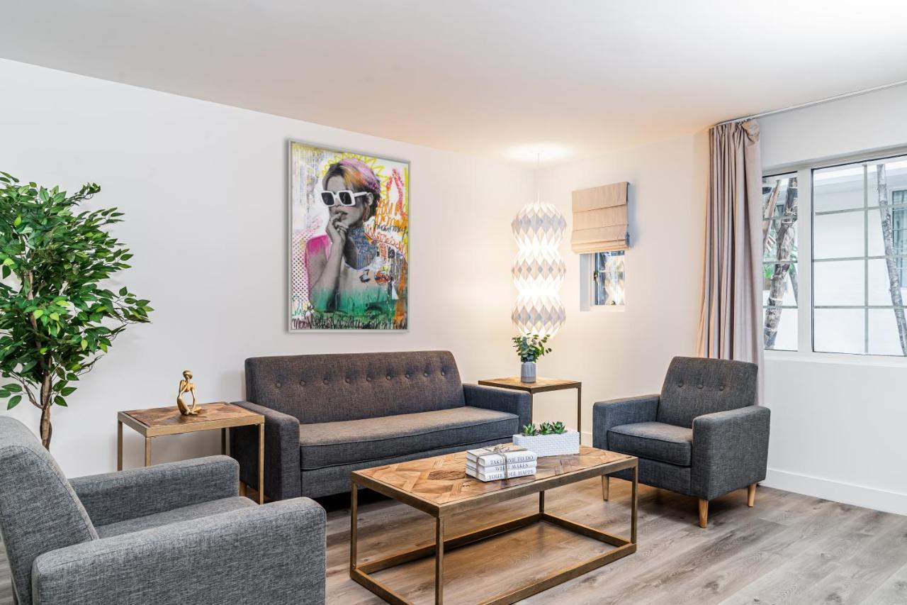 Essex House 4*