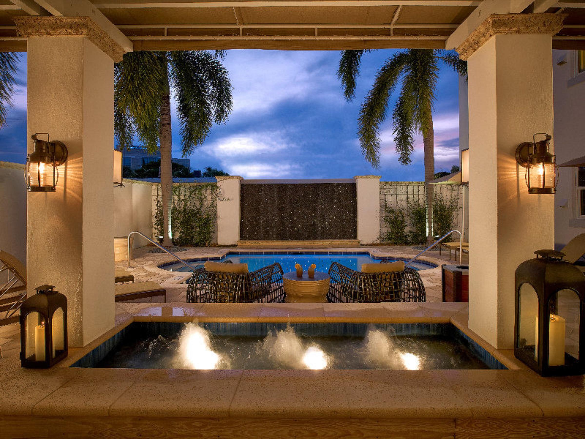 Blue Moon Hotel 4*