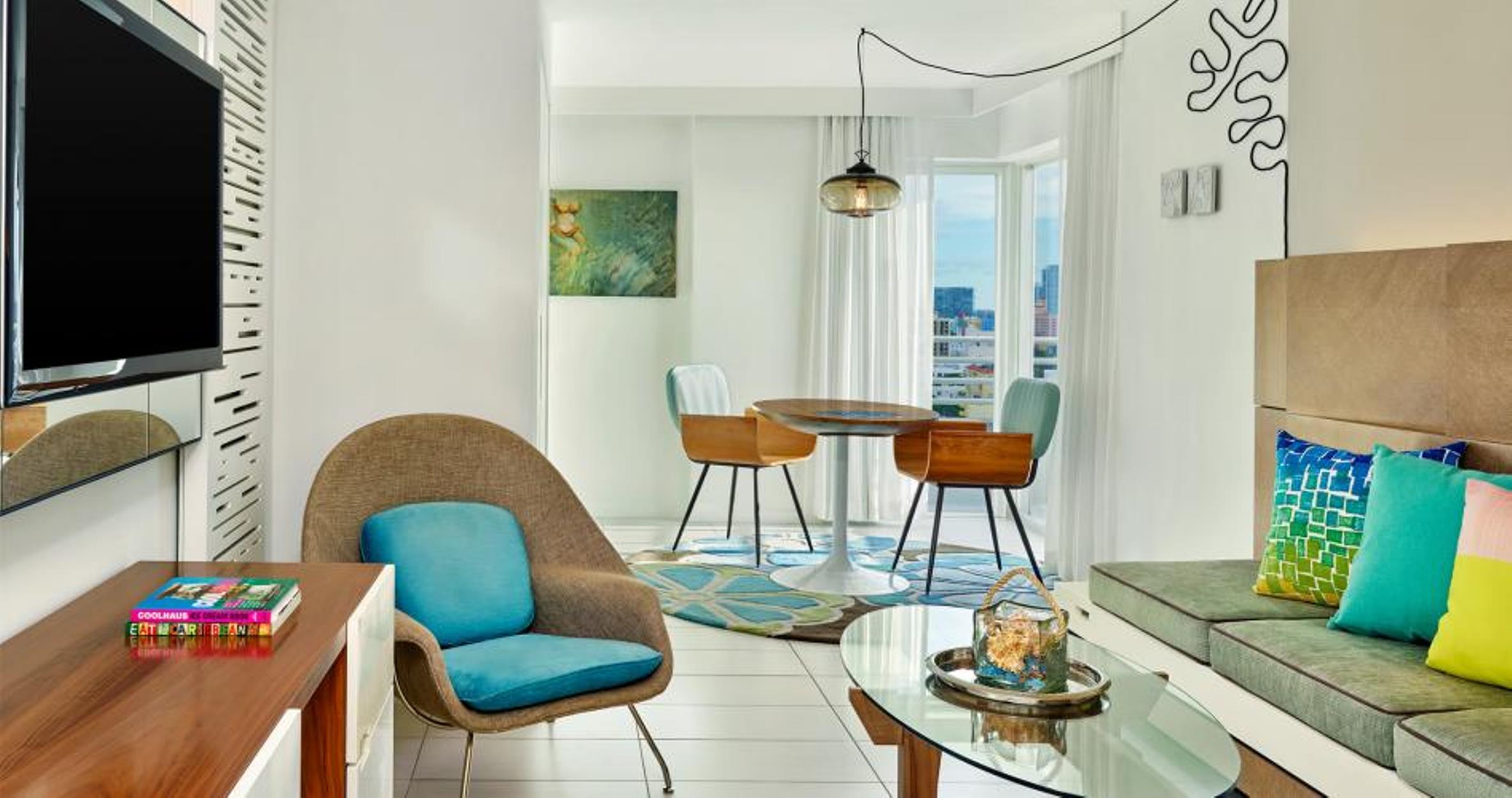 Resort Royal Palm South Miami, A Tribute Portfolio