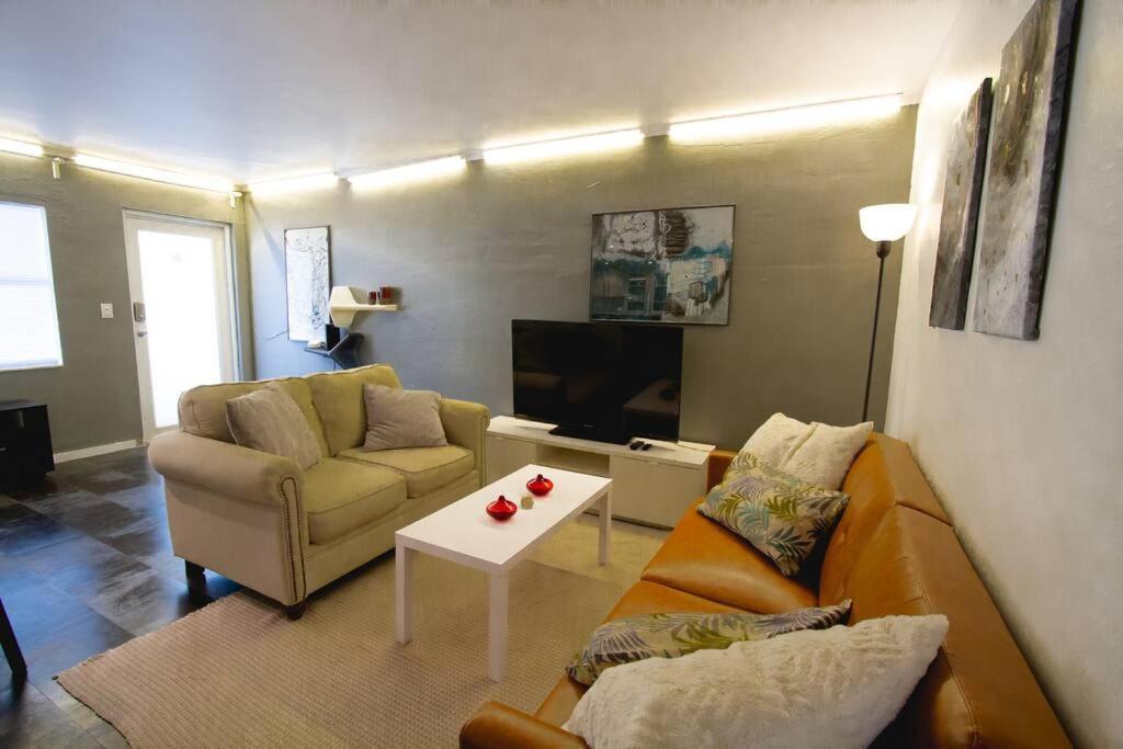 Queen 1bd+balcony 5 Min From Ocean Dr Free Parking *