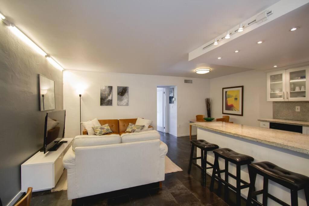 Apartamento Queen 1bd+balcony 5 Min From Ocean Dr Free Parking *