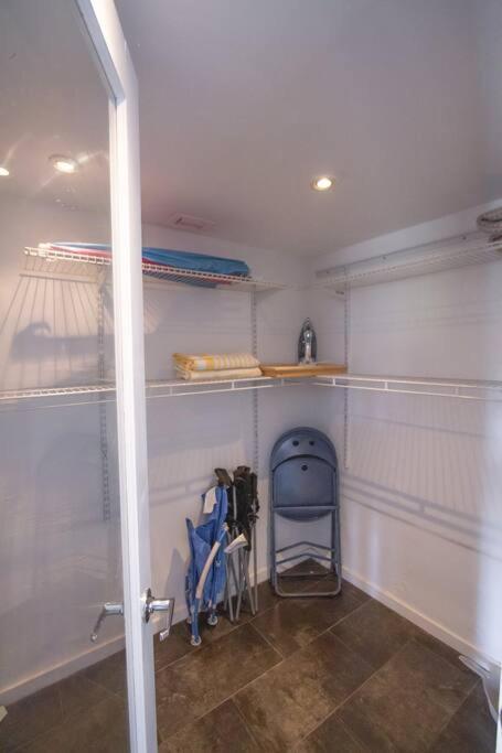 Queen 1bd+balcony 5 Min From Ocean Dr Free Parking Apartamento