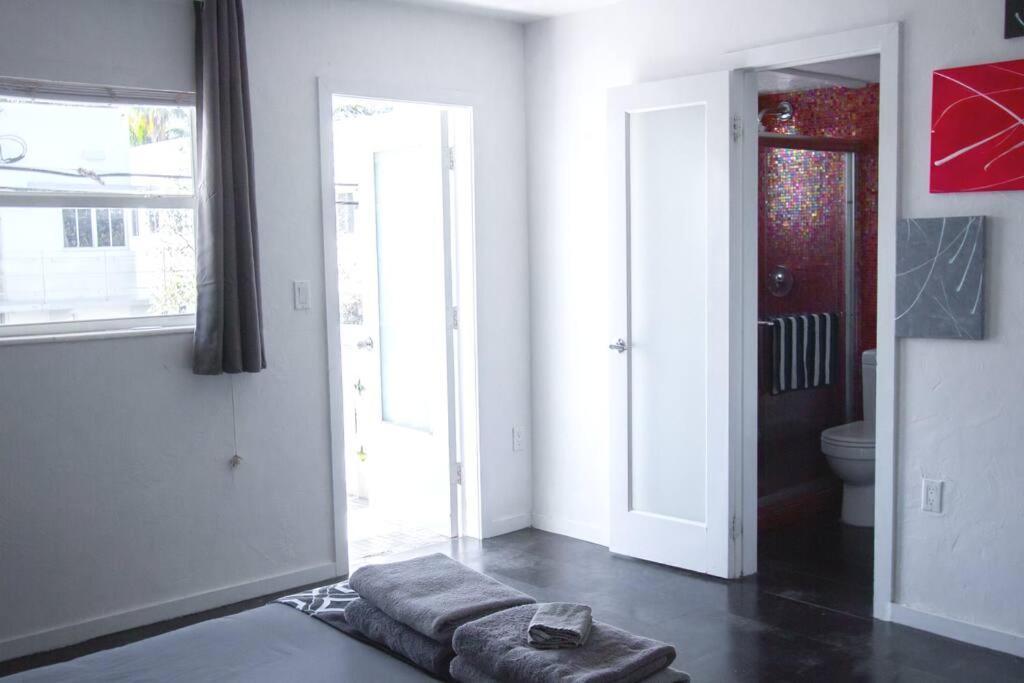Apartment Queen 1bd+balcony 5 Min From Ocean Dr Free Parking *