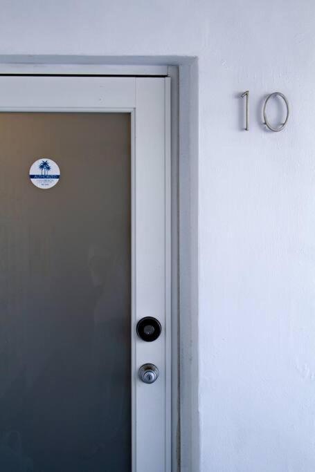 Queen 1bd+balcony 5 Min From Ocean Dr Free Parking Apartamento