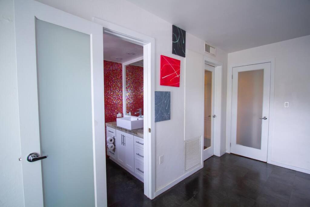 Queen 1bd+balcony 5 Min From Ocean Dr Free Parking