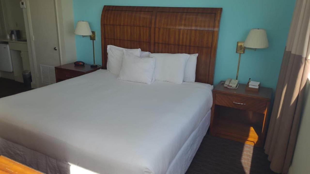 Hotel Sherry Frontenac Oceanfront Miami Beach