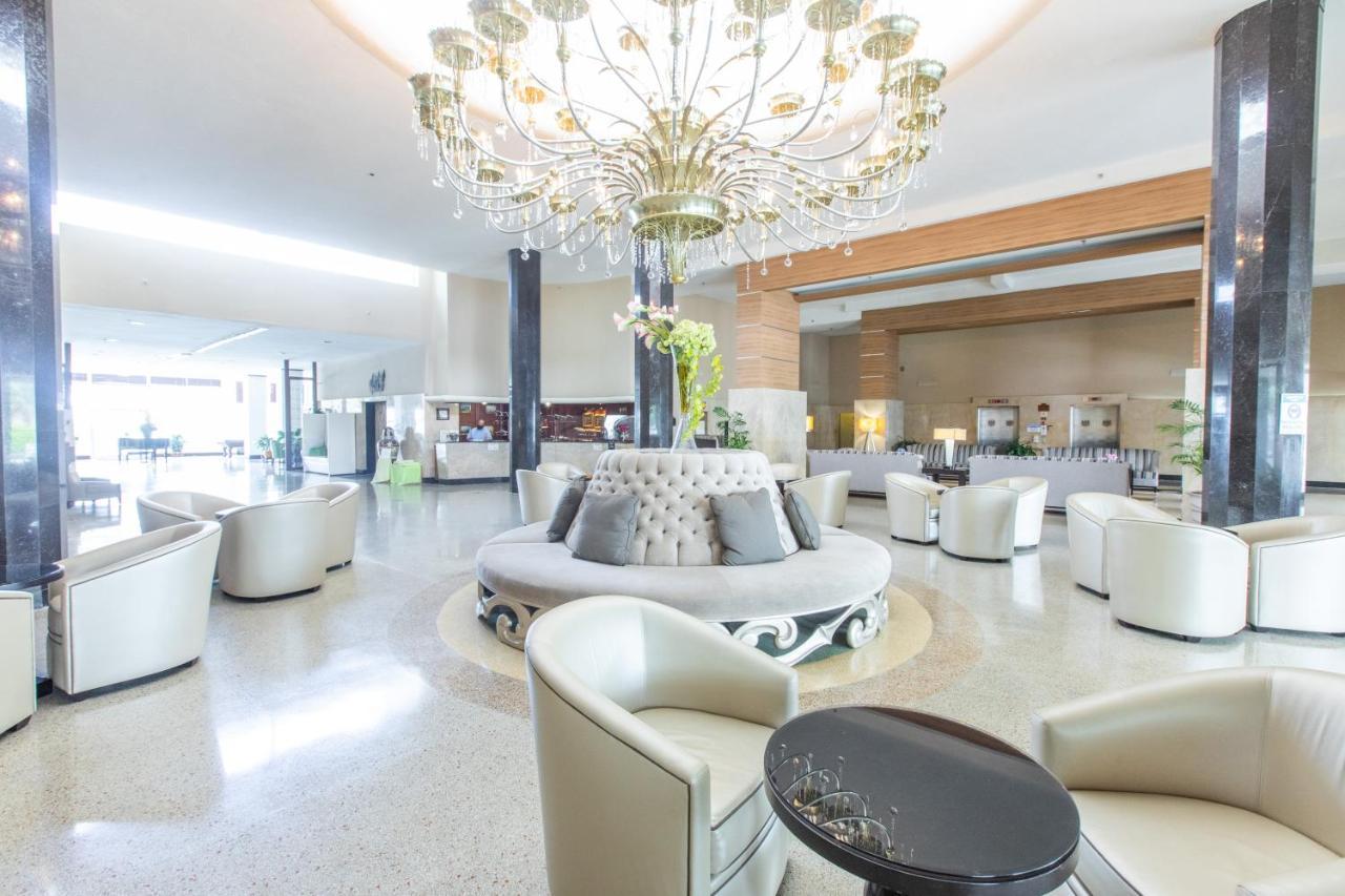 Hotel Sherry Frontenac Oceanfront
