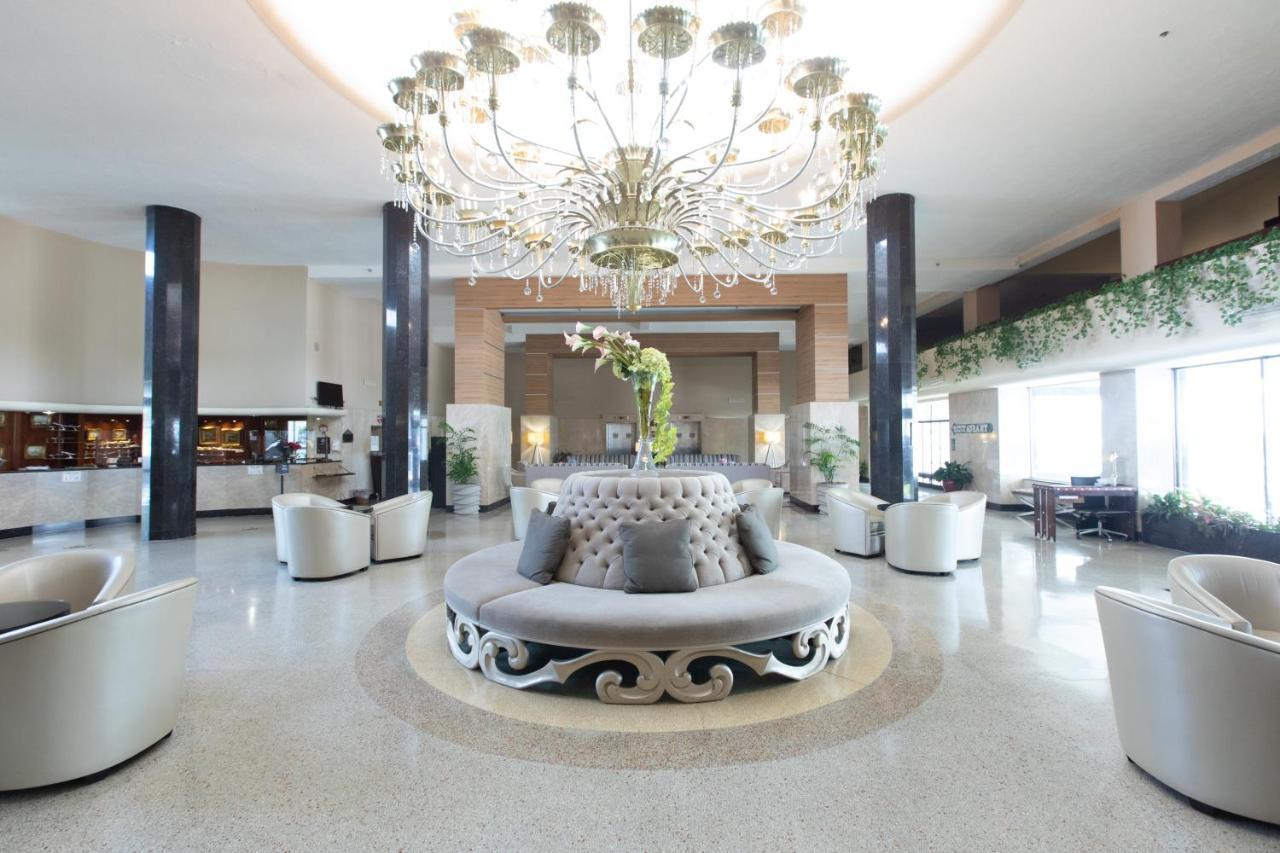 Hotel Sherry Frontenac Oceanfront Miami Beach